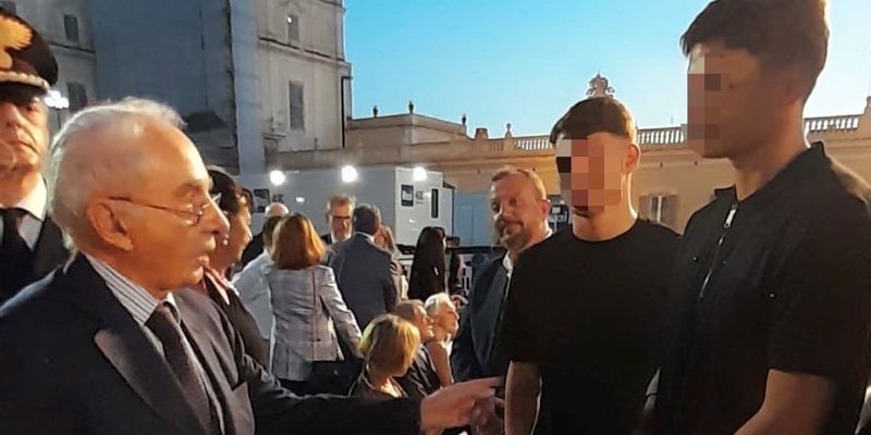 Foto dalla piazza 1